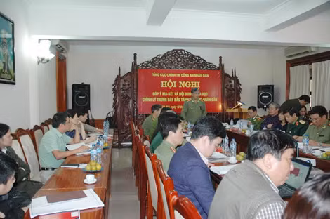 Thiếu tướng Nguyễn Bình Ban, Viện trưởng Viện Lịch sử CAND chủ trì Hội nghị góp ý kiến về chỉnh lý, bổ sung trưng bày Bảo tàng CAND.