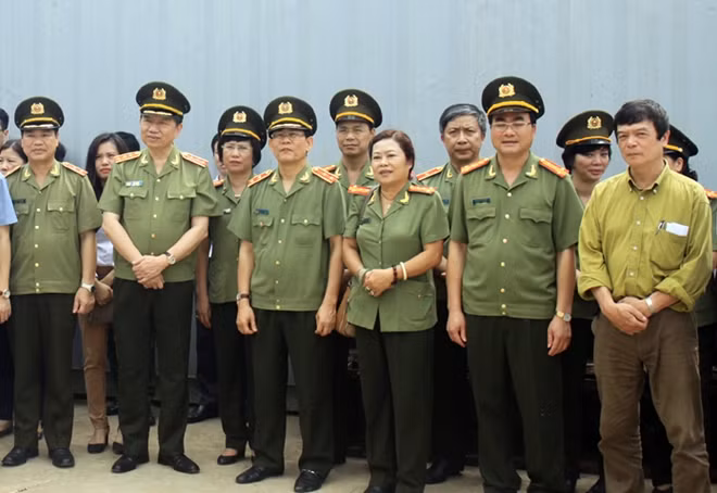 Bộ trưởng Tô Lâm với các đại biểu tại buổi Lễ.