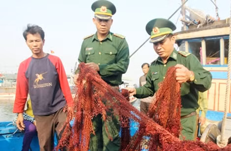 Một tàu cá xa bờ của ngư dân tỉnh Quảng Nam bị tấn công cướp tài sản, phá ngư lưới cụ trên biển Hoàng Sa.