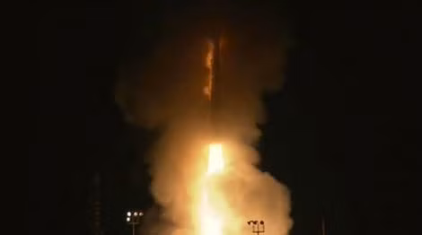 Hôm 24/3, Mỹ đã phóng thành công tên lửa đạn đạo xuyên lục địa Minuteman III có khả năng mang đầu đạn hạt nhân. Tên lửa này được phóng từ căn cứ không quân Vanderberg ở bang California, với tầm bắn 13.000 km và có khả năng vươn tới mọi mục tiêu trên toàn cầu. Hôm 24/3, Mỹ đã phóng thành công tên lửa đạn đạo xuyên lục địa Minuteman III có khả năng mang đầu đạn hạt nhân. Tên lửa này được phóng từ căn cứ không quân Vanderberg ở bang California, với tầm bắn 13.000 km và có khả năng vươn tới mọi mục tiêu trên toàn cầu.