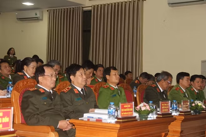 Thứ trưởng Nguyễn Văn Thành và các đại biểu dự Hội thảo