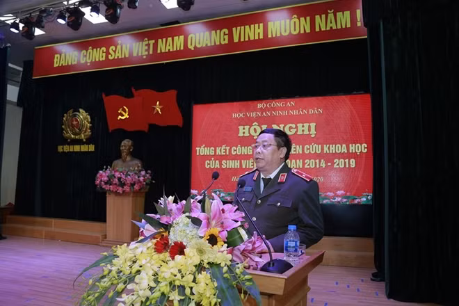 Thiếu tướng Lê Văn Thắng, Giám đốc Học viện ANND phát biểu tại Hội nghị