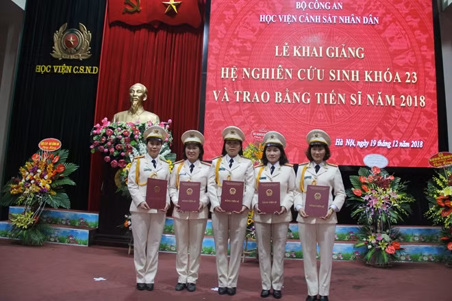 các nữ Tiến sĩ bảo vệ thành công luận án Tiến sĩ trong năm 2018 tại Học viện CSND