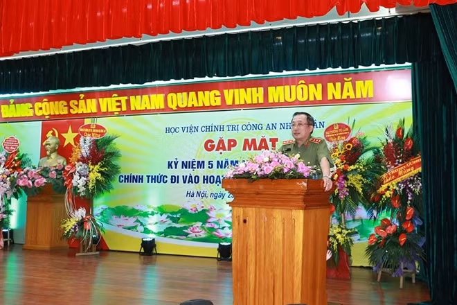 Thứ trưởng Nguyễn Văn Thành phát biểu tại buổi gặp mặt