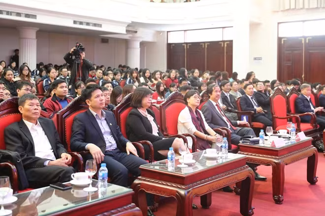 Đông đảo giảng viên, sinh viên ĐHQGH tham gia buổi giao lưu