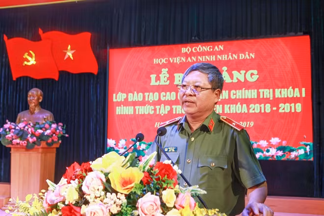 Thiếu tướng Nguyễn Văn Ly, Phó Cục trưởng Cục Đào tạo phát biểu tại buổi lễ