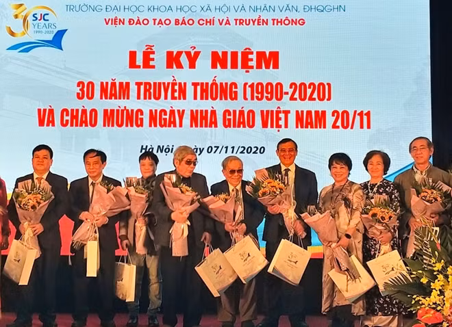 Viện Đào tạo Báo chí và Truyền thông tri ân các thế hệ giảng viên lão thành