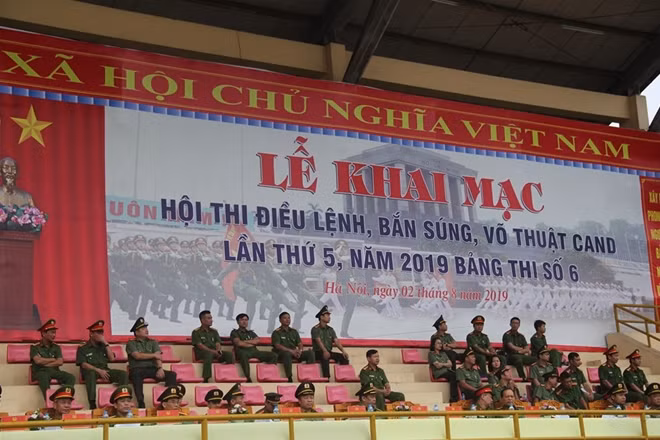Các đại biểu dự lễ khai mạc Hội thi tại Bảng thi số 6