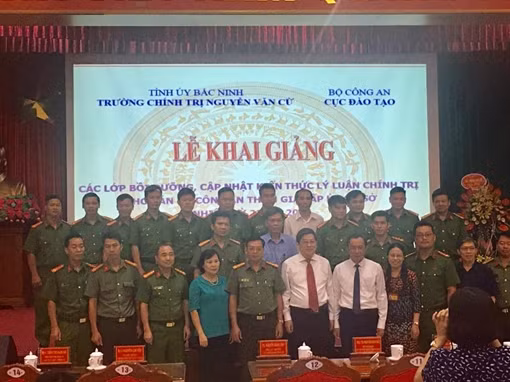Khai giảng Lớp bồi dưỡng kiến thức về pháp luật, nghiệp vụ cho Công an các đơn vị địa phương ảnh 2