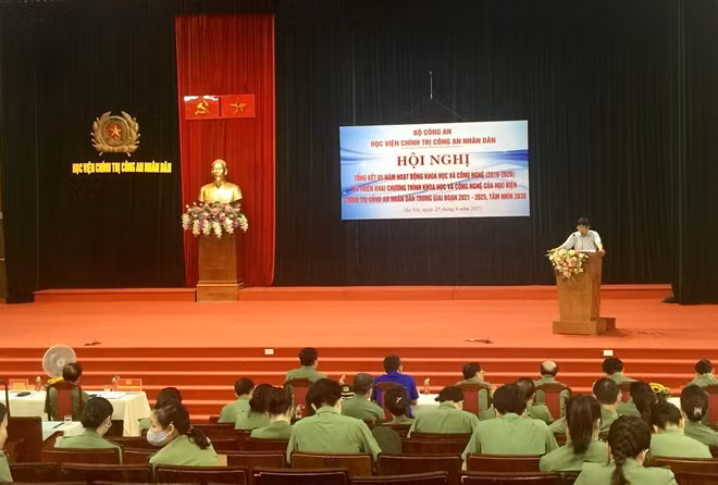 Đông đảo các đại biểu, tướng lĩnh, nhà khoa học trong và ngoài lực lượng CAND tham dự Hội nghị