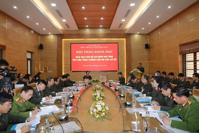 Thứ trưởng Nguyễn Văn Thành và đông đảo các đại biểu tham dự Hội thảo