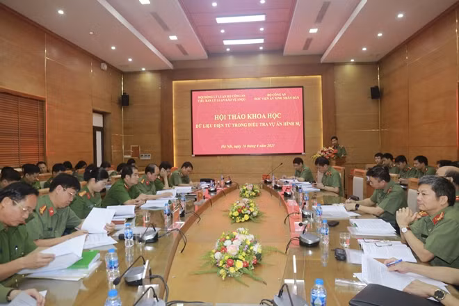 Đông đảo các nhà khoa học, cán bộ làm công tác thực tiễn thảo luận và chia sẻ kinh nghiệm tại Hội thảo