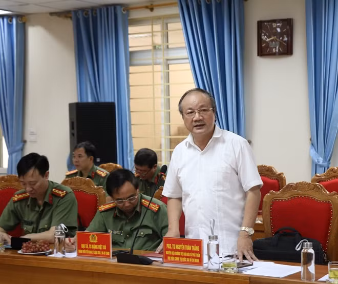 GS.TS Nguyễn Toàn Thắng phát biểu tại buổi Tọa đàm
