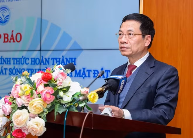 Bộ trưởng Nguyễn Mạnh Hùng phát biểu tại buổi họp báo chiều 11/1
