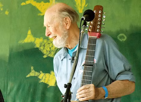 Pete Seeger taij Clearwater Festival, thangs 6/2007. Pete Seeger taij Clearwater Festival, thangs 6/2007.