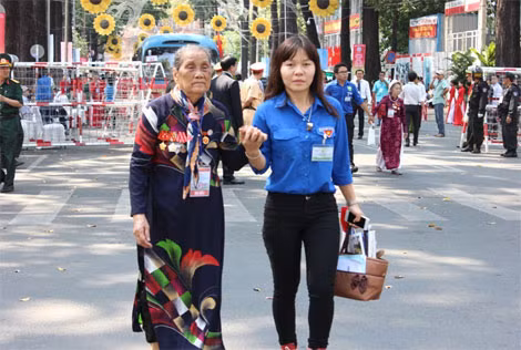 Hình ảnh của cuộc chiến tranh Việt Nam không phải là súng đạn, không mang hình hài những loại vũ khí tối tân, hiện đại của đế quốc, thực dân xâm lược. Mà ngược lại, sau cuộc trường kỳ kháng chiến của dân tộc Việt Nam trong sự nghiệp giải phóng dân tộc, bảo vệ Tổ quốc luôn mang khuôn mặt của những người mẹ tần tảo – Người mẹ Việt Nam anh hùng.