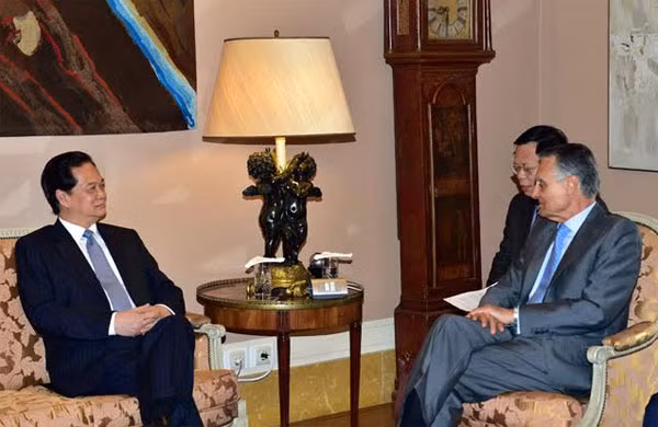 Thủ tướng Nguyễn Tấn Dũng hội kiến Tổng thống Bồ Đào Nha.