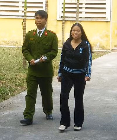 Những bước chân nặng nề trở về buồng giam của Cao Thị Lan ngày còn mang án tử hình.