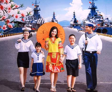 Xuân về trên quân cảng Vùng 4 Hải quân. Xuân về trên quân cảng Vùng 4 Hải quân.