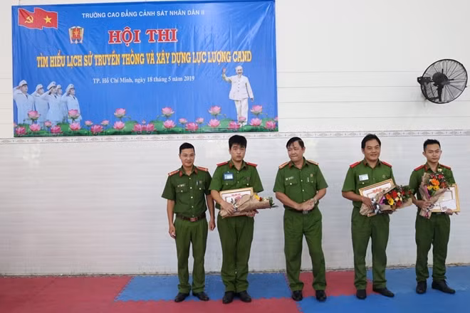 Các tập thể được trao thưởng