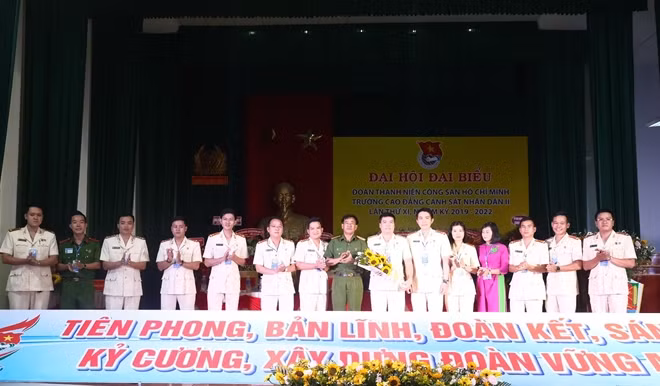 Các đại biểu chụp ảnh lưu niệm tại đại hội