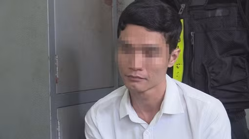 Chủ Salon tóc mặc trang phục CAND livestream trên Tiktok để câu view ảnh 3