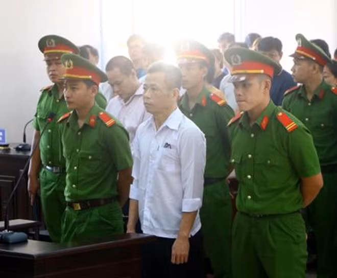 Bị cáo Khanh tại phiên tòa sáng 18-11 (ảnh T.T)