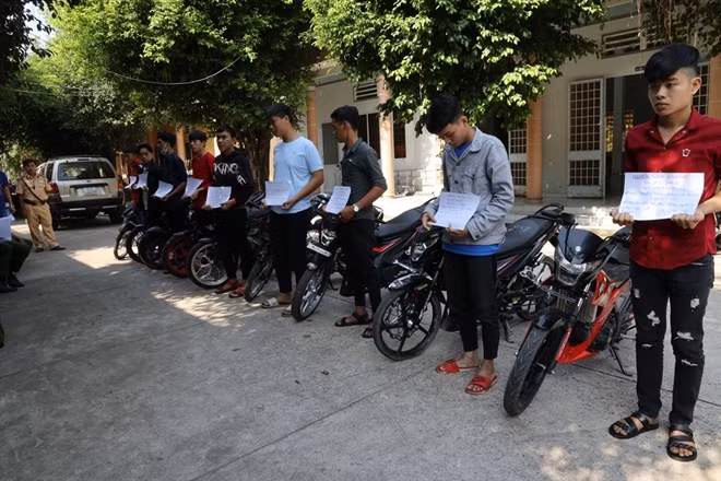 Các đối tượng cùng tang vật