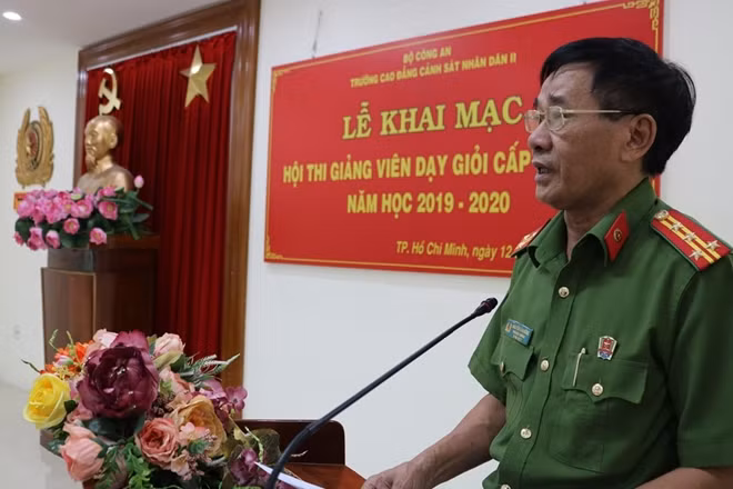 Đại tá Nguyễn Văn Hùng phát biểu tại Hội thi