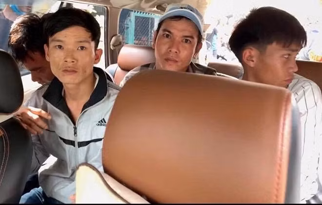 Các đối tượng cùng tang vật