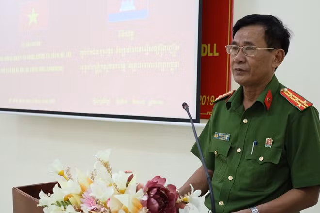 Đại tá Nguyễn Văn Hùng phát biểu tại buổi lễ