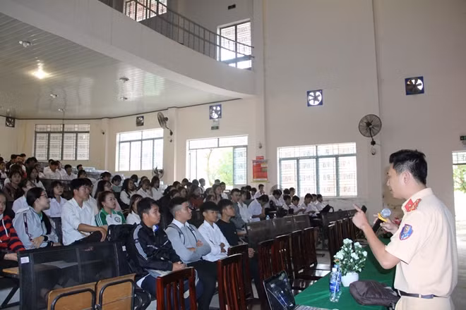Công an tỉnh Tây Ninh tuyên truyền pháp luật cho học sinh