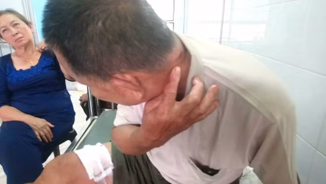 Vết thương trên người ông Thấy