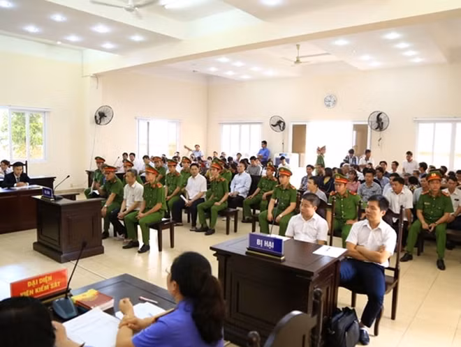 Toàn cảnh phiên tòa
