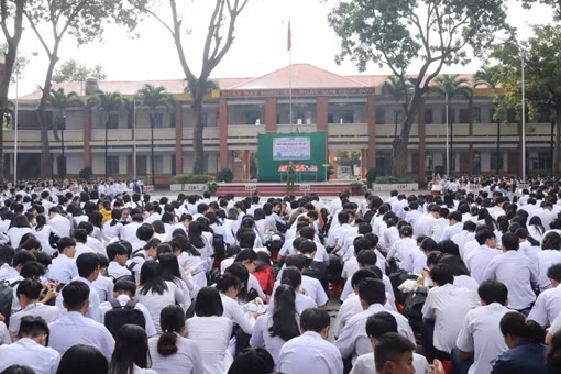 Trao học bổng, nâng cao văn hóa giao thông cho hơn 5000 học sinh