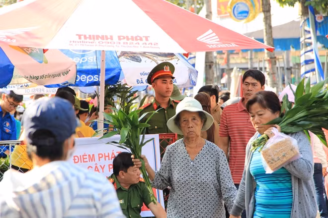 Lực lượng Công an bảo vệ lễ hội.