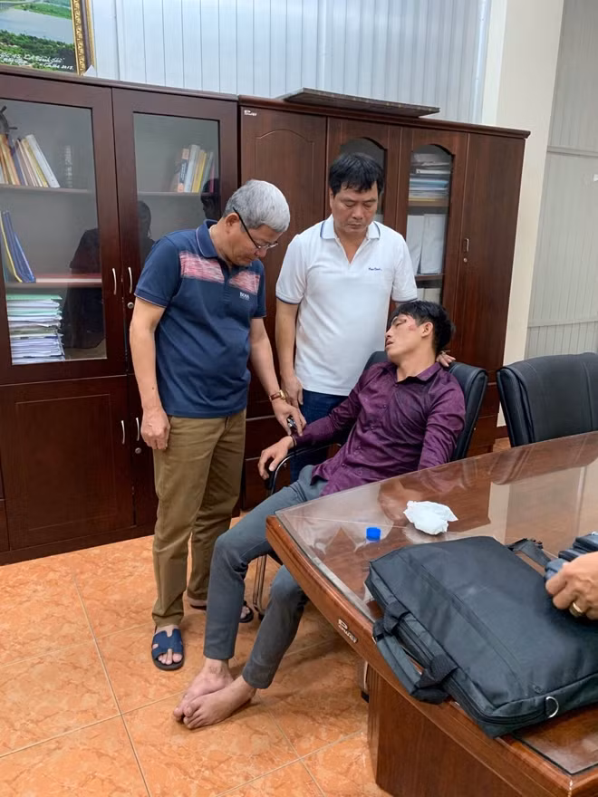 Nam giả vờ ngáo đá tại cơ quan Công an