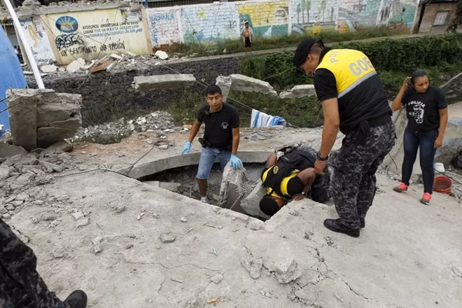 Cần hàng tỷ USD để tái thiết Ecuador sau động đất. Ảnh: Reuters.
