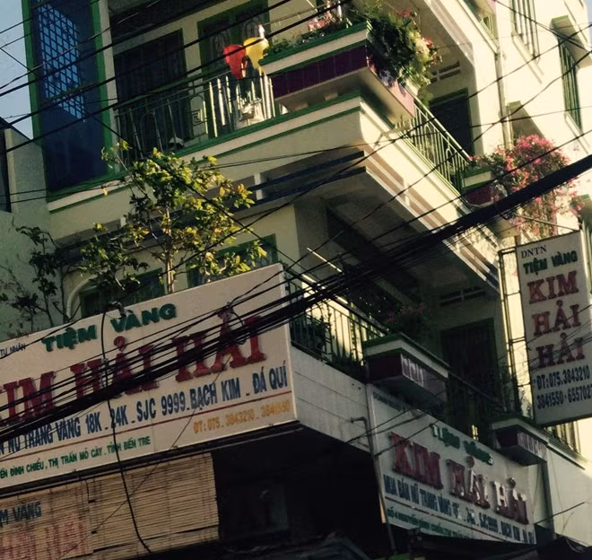 Tiệm vàng Kim Hải Hải bị trộm đột nhập "nẫng" đi 120 cây vàng, trị giá khoảng 3 tỷ đồng.