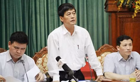 Đại diện Ủy ban Mặt trận Tổ quốc Việt Nam TP Hà Nội trả lời các câu hỏi xung quanh việc lựa chọn vào danh dách những người đủ tiêu chuẩn ứng cử đại biểu Quốc hội khóa XIV.