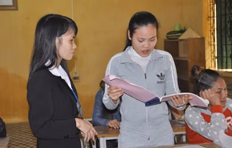 Hạnh phúc khi nhìn thấy các học sinh của mình biết đọc.