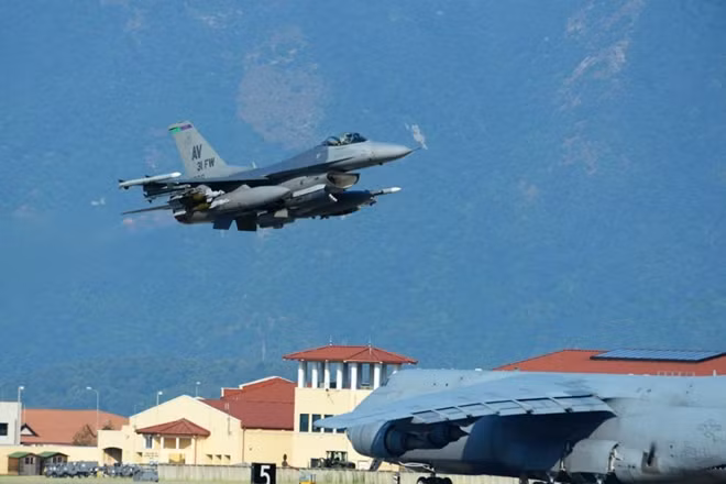 Máy bay liên quân đánh trúng lực lượng quân Chính phủ Syria. Ảnh minh họa.