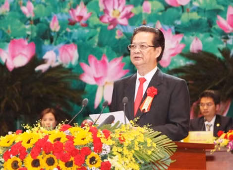 Thủ tướng Nguyễn Tấn Dũng phát động thi đua.