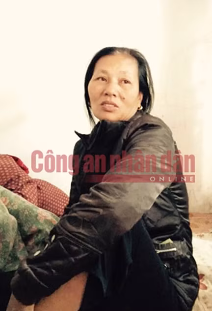 Trong giây lát, người phụ nữ này đã mất cả chồng và con.