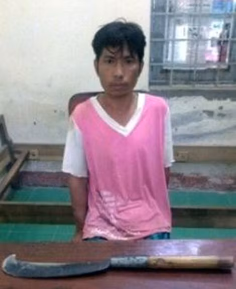 A Nhĩ bị tạm giữ.