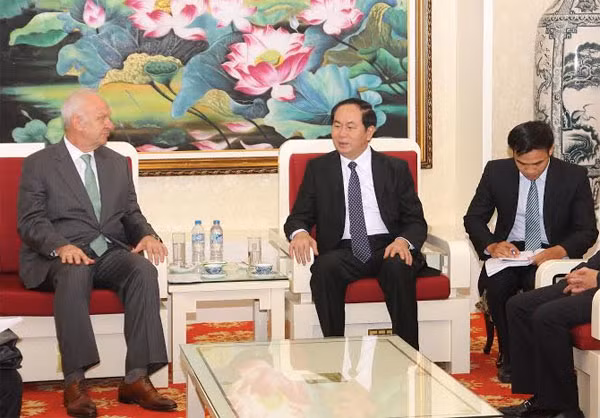 Bộ trưởng Trần Đại Quang; ngài Konstantin Vnukov, Đại sứ đặc mệnh toàn quyền Liên bang Nga tại Việt Nam tại buổi tiếp. Ảnh Việt Hưng. Bộ trưởng Trần Đại Quang; ngài Konstantin Vnukov, Đại sứ đặc mệnh toàn quyền Liên bang Nga tại Việt Nam tại buổi tiếp. Ảnh Việt Hưng.