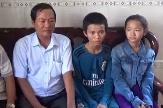 Hai anh em Hùng và Uyên đã được gia đình đưa về nhà.