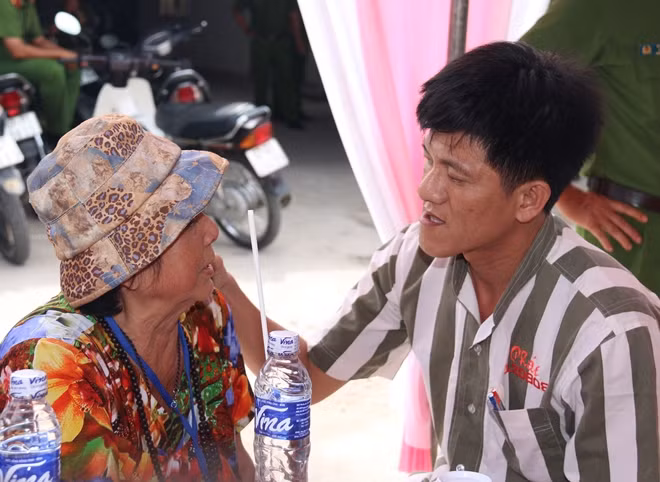 Con nhớ mẹ nhiều lắm...