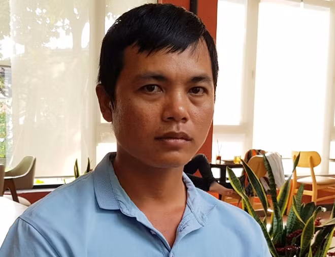 và ông Ung Văn Thanh, kiểm soát viên Chi cục QLTT Sóc Trăng.