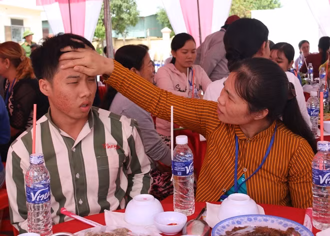 Con có khỏe không ?